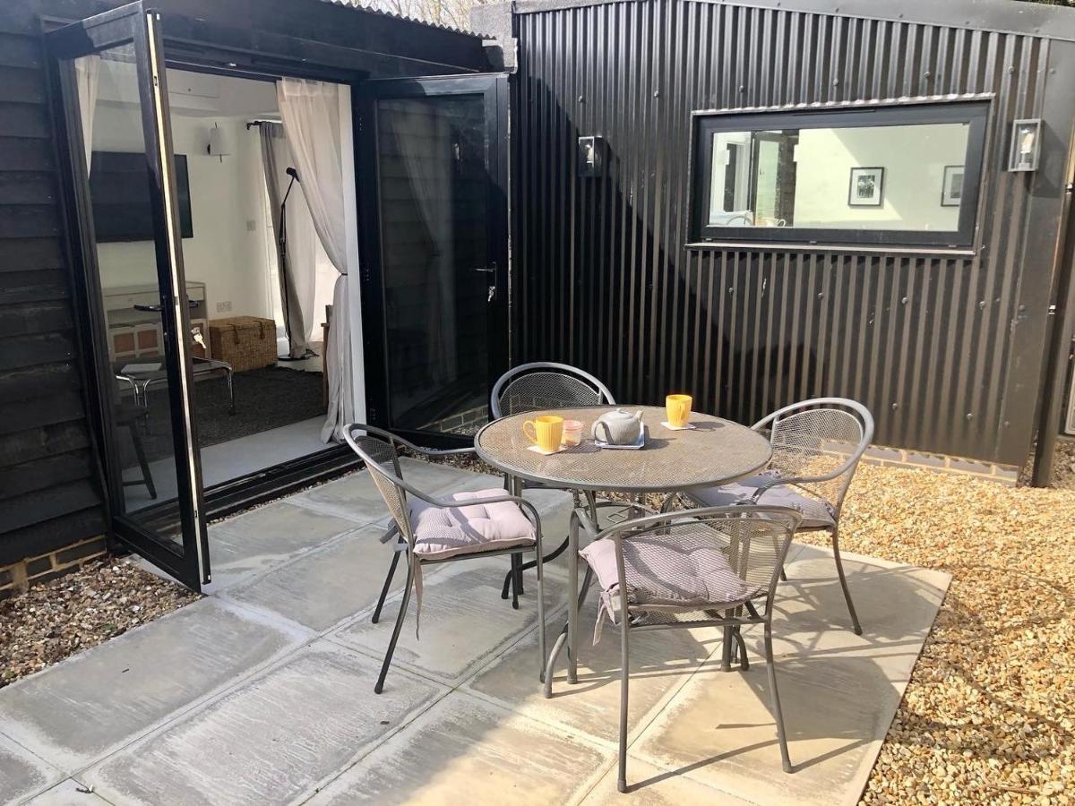 The Hopper Huts Guest House Faversham Exterior photo